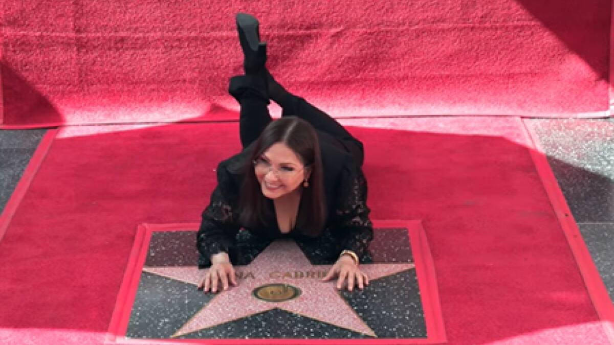 Ana Gabriel: "los sueños se vuelven realidad", dice al develar su estrella en el Paseo de la Fama