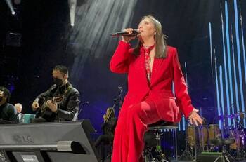 Ana Gabriel anuncia su retiro de los escenario, tras ser abucheada en concierto por hablar de política