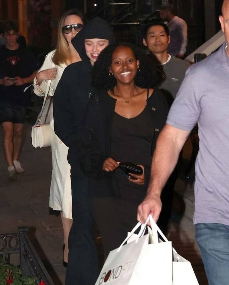 Shiloh Jolie Pitt impresionó con su estatura.