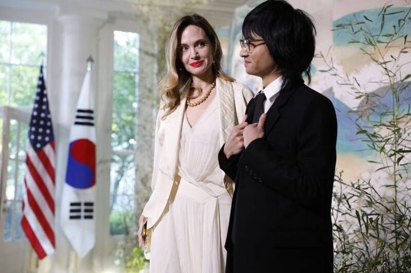 Angelina Jolie La actriz fue a la Casa Blanca acompañada de su hijo Maddox - Créditos: Internet