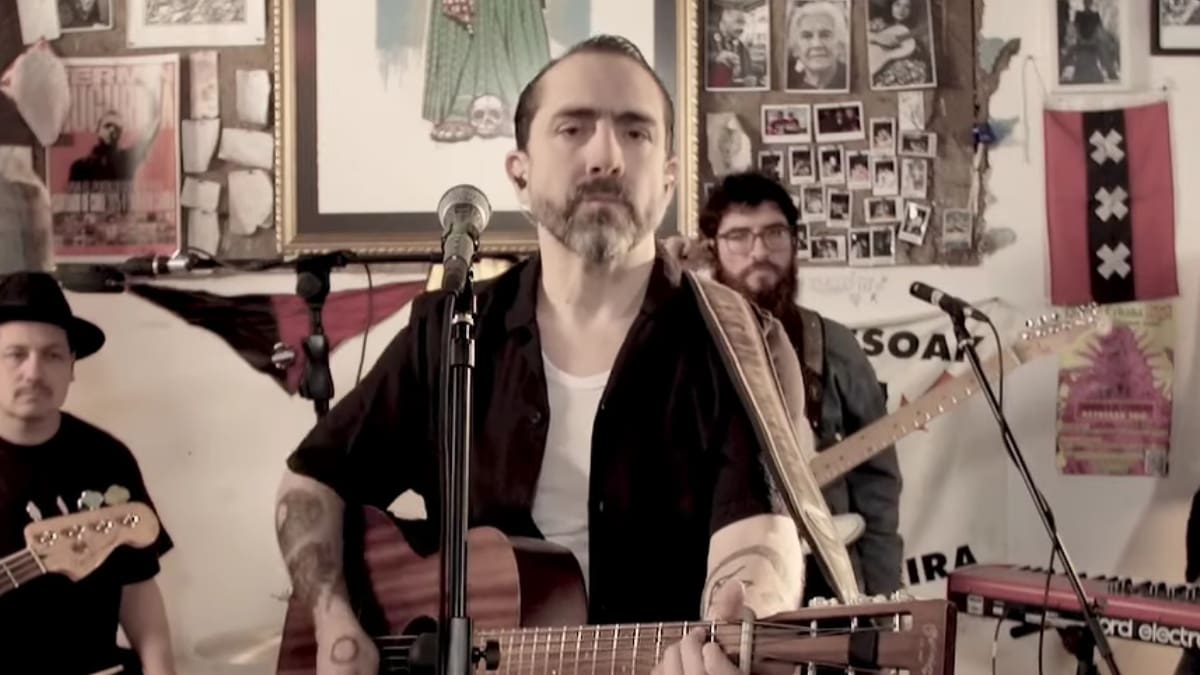 ¿Quién es Ángelo Pierattini, músico chileno y líder de Weichafe que se encuentra en estado de gravedad?