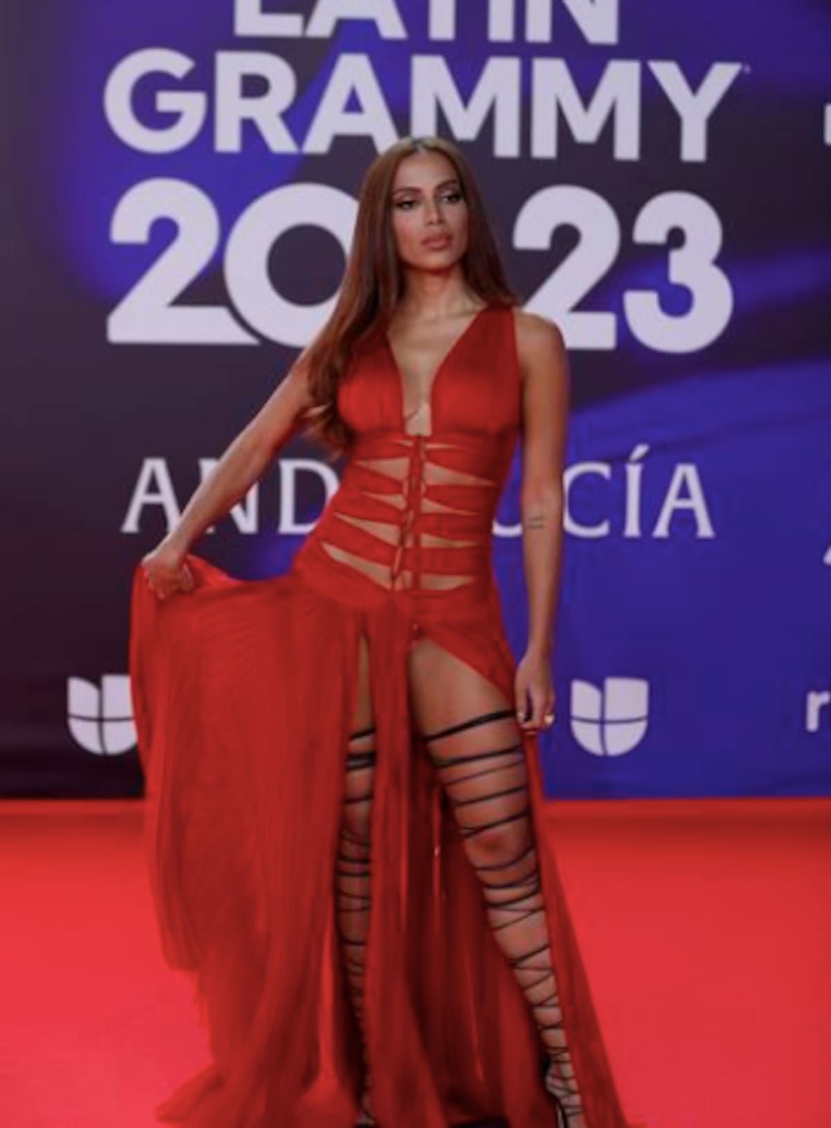 Anitta deslumbrando en los Latin Grammy.
