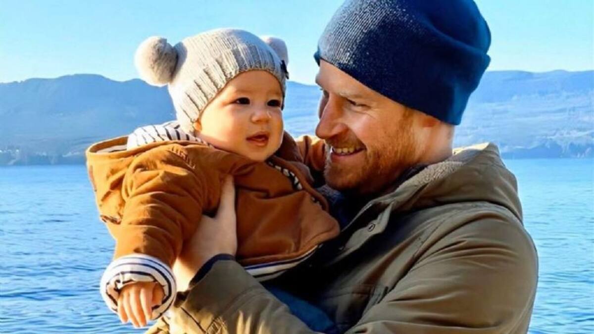 El asombroso parecido entre el hijo del príncipe Harry y el hijo de la princesa Eugenia