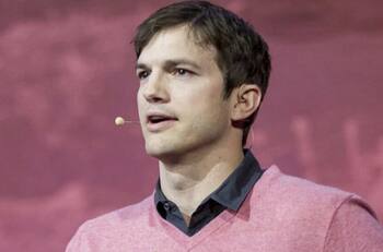 Ashton Kutcher desiste en volar al espacio y Mila Kunis influyó en ello