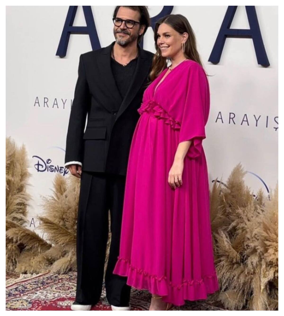 Asli Enver ya presentaba un embarazo avanzado para el lanzamiento de la serie Arayış (Búsqueda).