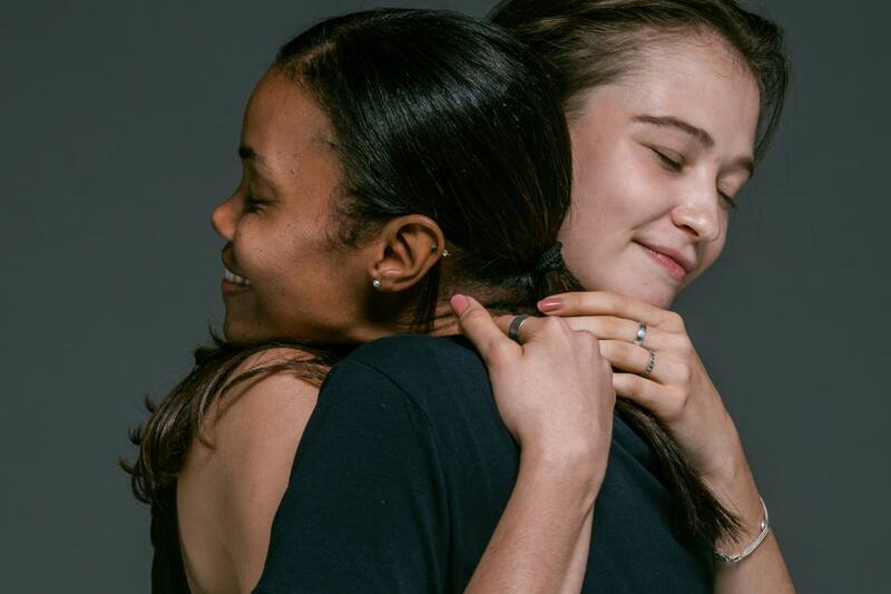 Astrología Descubre si eres alguien que siempre cuida y protege a sus amigos. - Créditos: pixabay.com