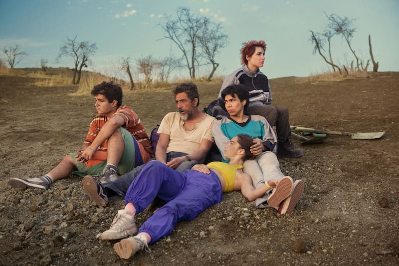 cuenta con un numeroso elenco.