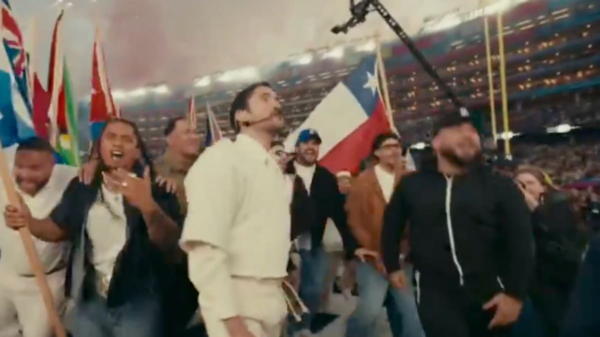 Así fue la mención de Bad Bunny a Chile y la inclusión de Pedro Pascal en el show del medio tiempo del Super Bowl