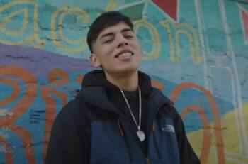 Quién es Bastián Muñoz, "Bimza", cantante, hijo de Kanela y pareja de Trinidad Neira