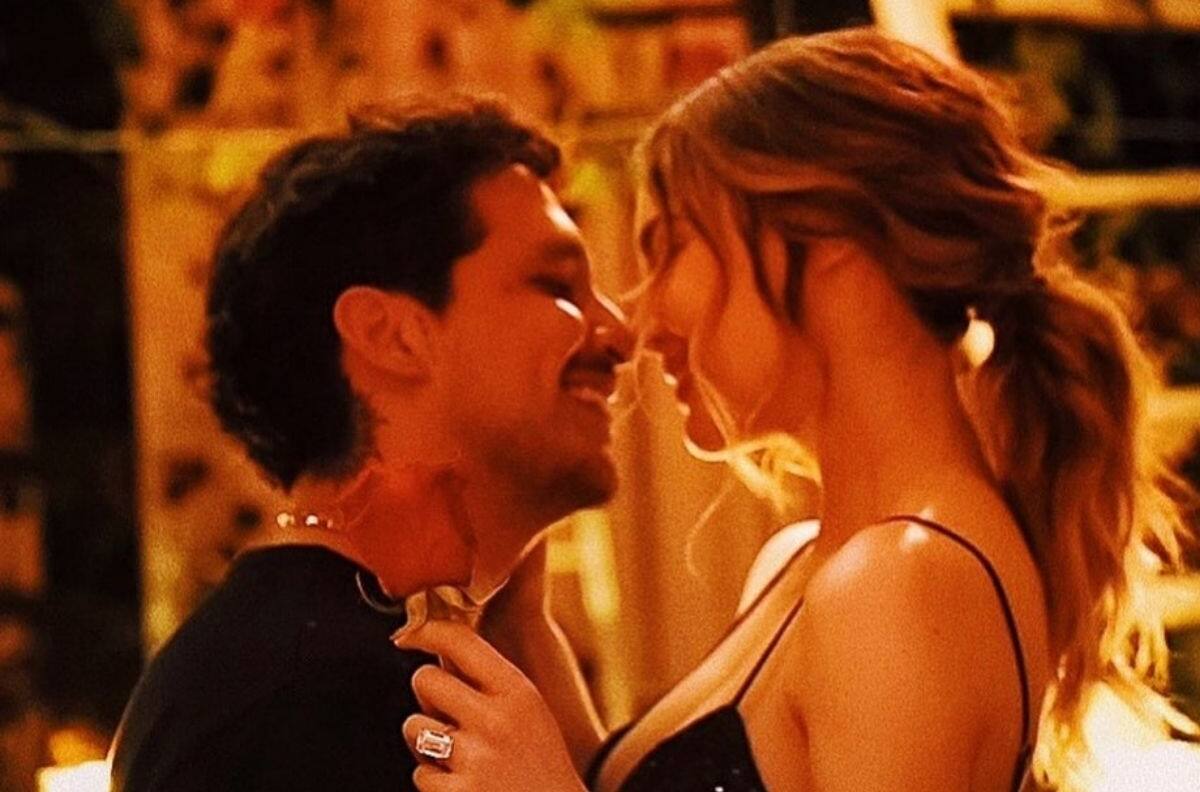 Belinda y Christian Nodal festejan un año de amor con romántica cena