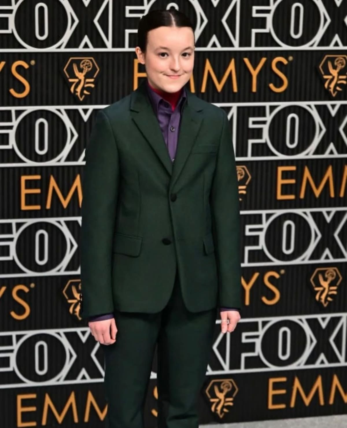 Bella Ramsey en los Premios Emmys 2024.