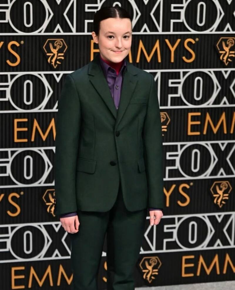 Bella Ramsey en los Premios Emmys 2024.