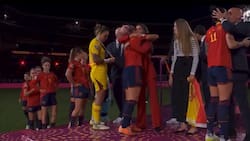 VIDEO | Polémica en España por beso del presidente de la Federación a figura de su Selección en pleno festejo