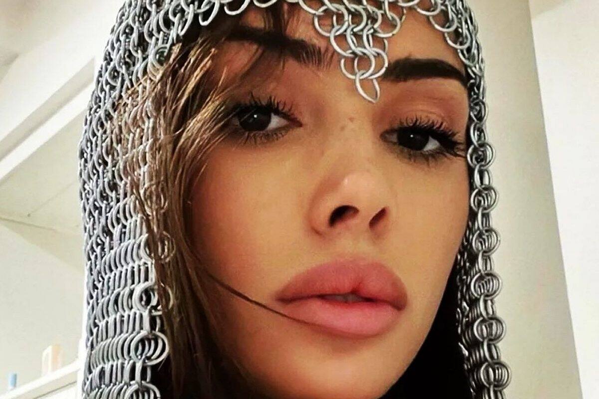 Bianca Censori La supuesta esposa de Kanye West es arquitecta de profesión, tiene una maestría en diseño de edificios en la Universidad de Melbourne en Australia. - Créditos: Instagram