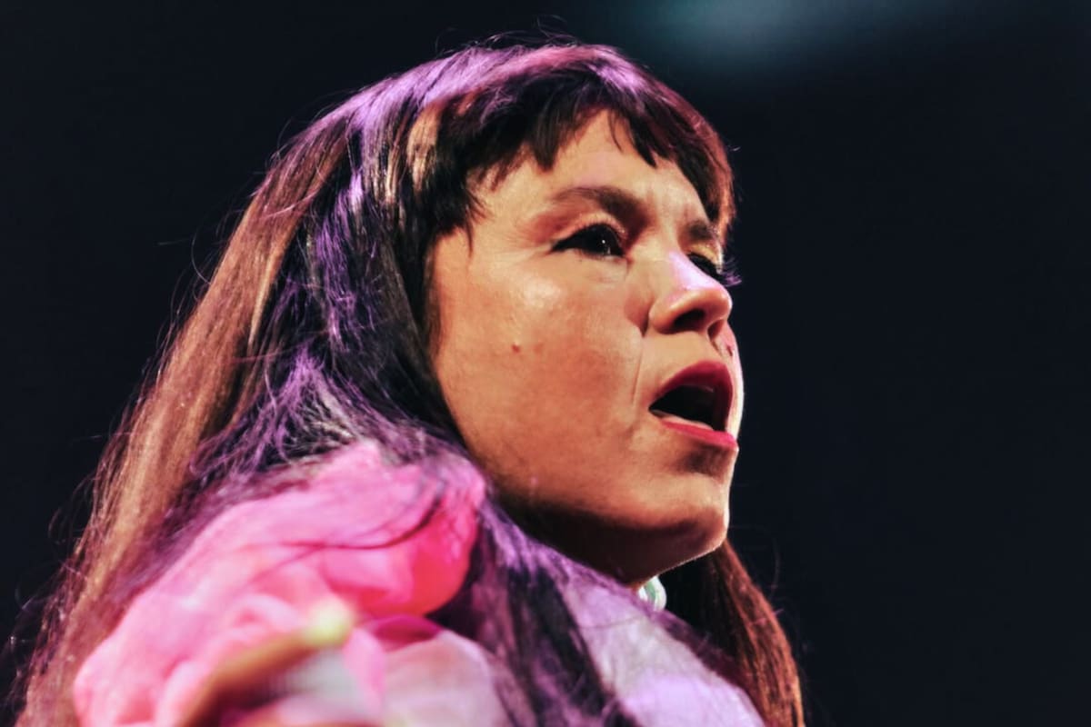 Cerró la segunda jornada del festival en una Quinta Vergara semivacía. Foto: @elfestivaldevina en Instagram.