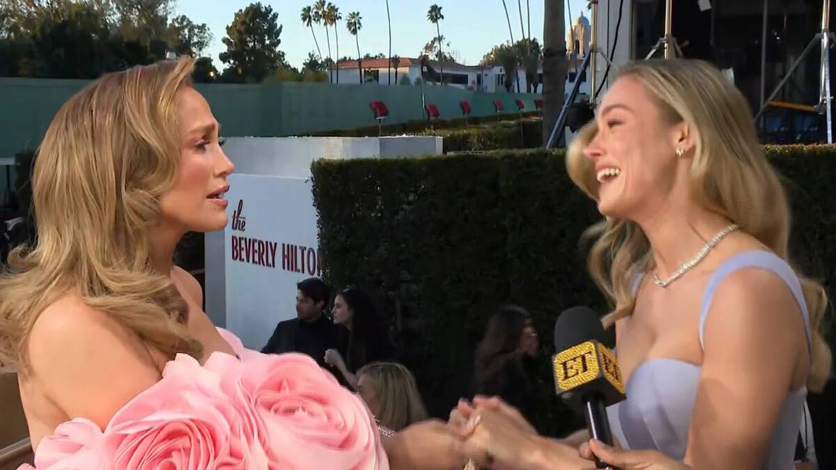 Brie Larson y Jennifer López se encontraron en la alfombra roja de los Globos de Oro 2024.