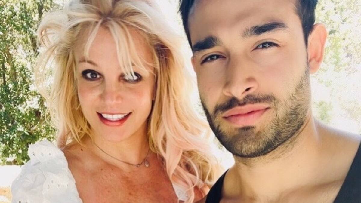 Britney Spears presumió el anillo de compromiso que le dio Sam Ashgari