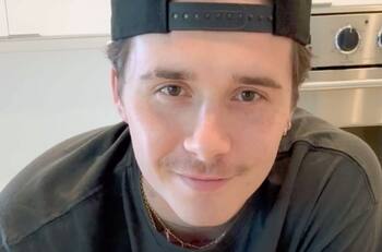 ¡Brooklyn Beckham lo vuelve a hacer! Comparte receta y fans notan que tenía un hoyo en su pantalón