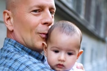 Esposa de Bruce Willis comparte nuevas fotografías del actor en el cumpleaños de su hija mayor