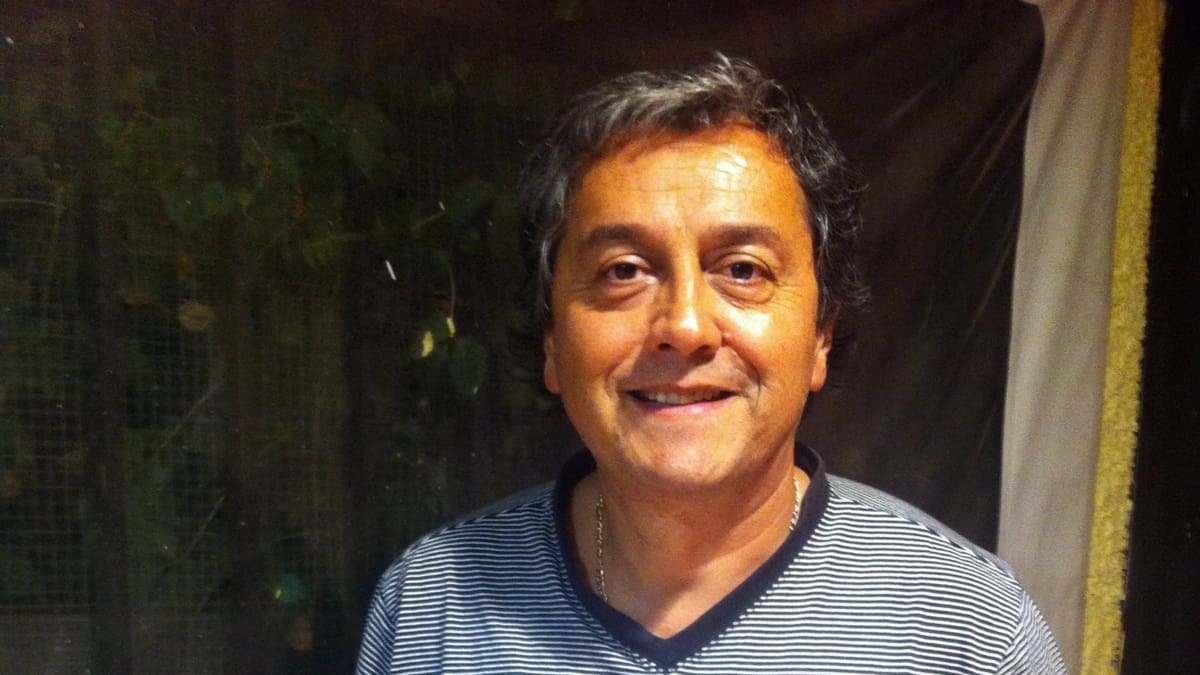 Desquiciado, agresor y fome: Cambian la biografía de Claudio Reyes en Wikipedia