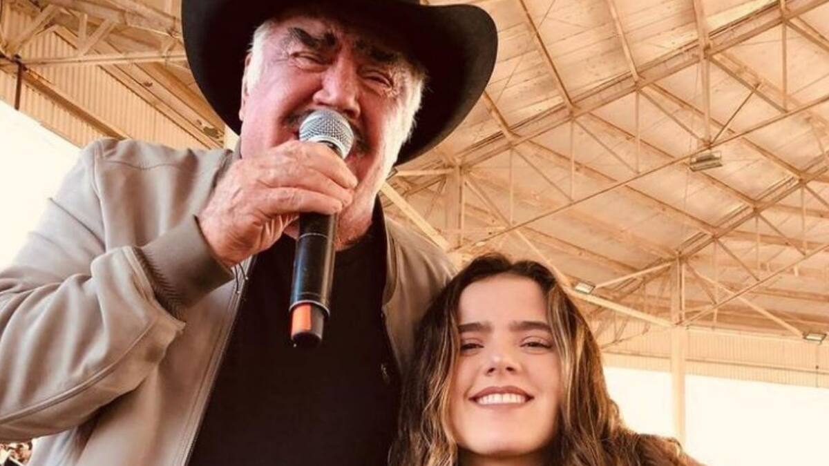 Vicente Fernández "mejora lento, pero ahí va”, revela su nieta Camila Fernández