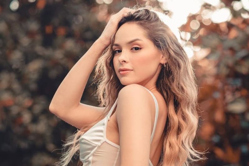 participó como bailarina en la primer y segunda temporada de "Rojo: El Color del Talento".