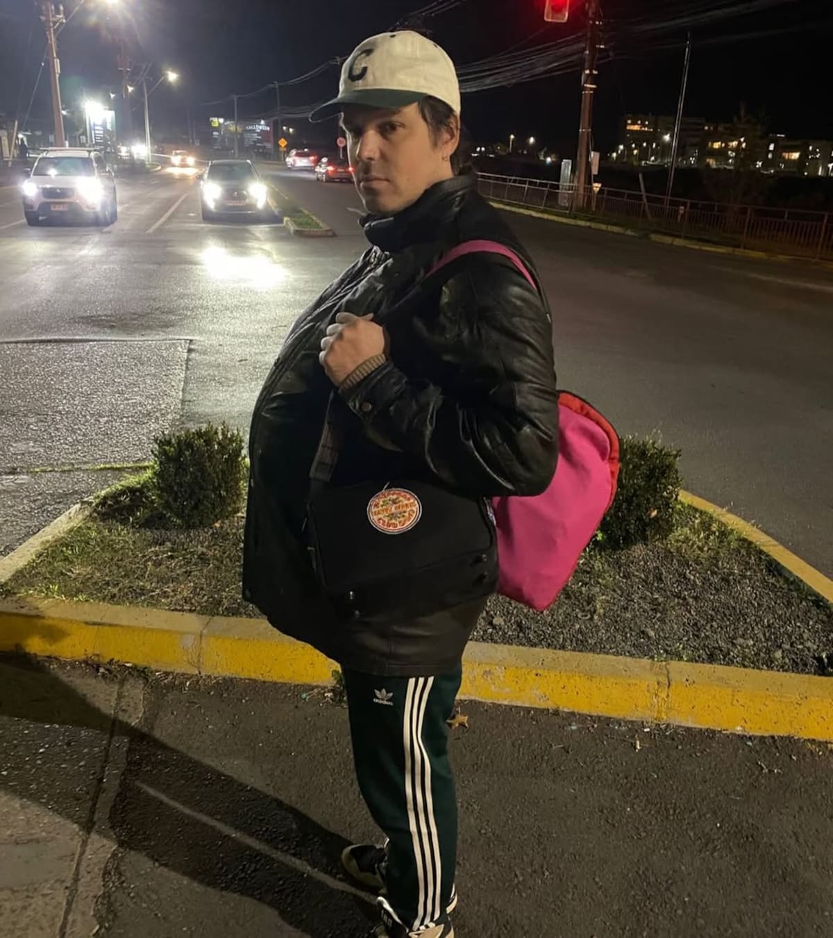 La pareja le dio la bienvenida a su primer bebé.