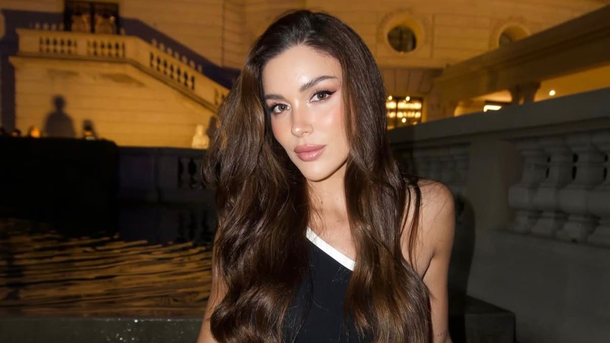 Catalina Vallejos enfrenta querella tras expulsión de Miss Universo La Reina: la acusan de quedarse con prendas y corona