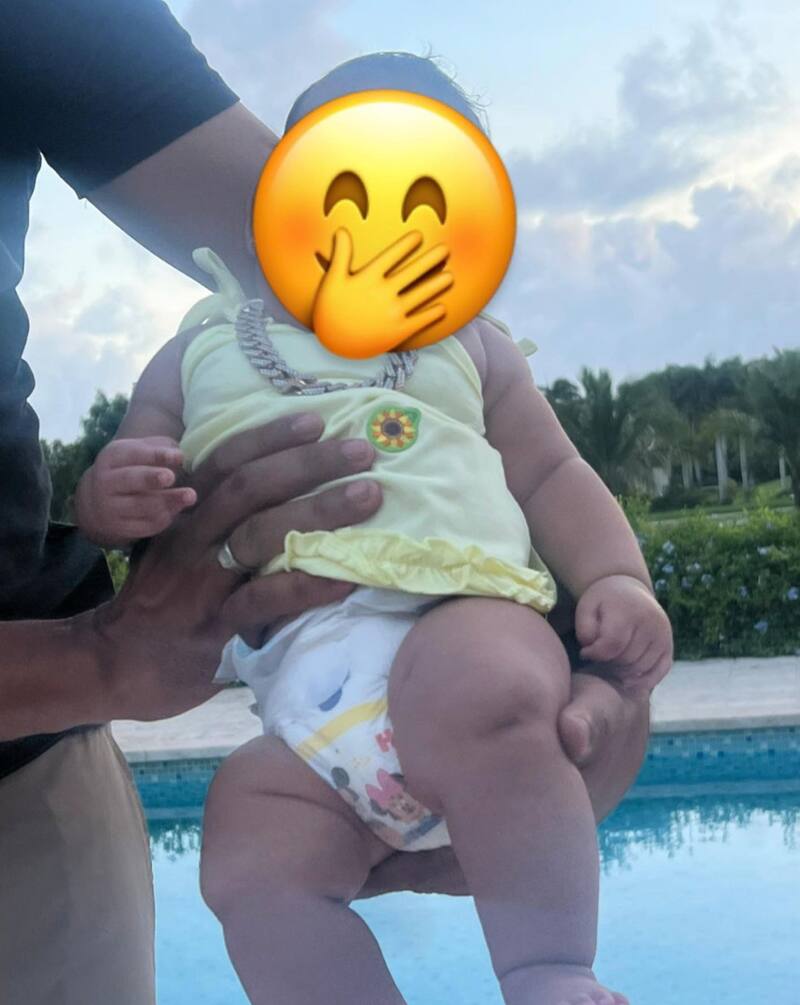 La hija de Anuel AA y Yailin La Más Viral posa con collar de diamantes