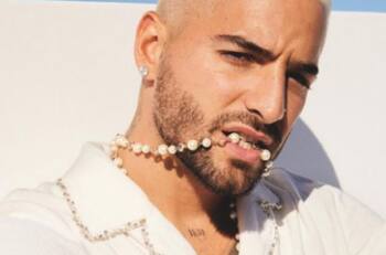 Maluma pasa divertido e inesperado momento con un par de fans marinos muy peculiares