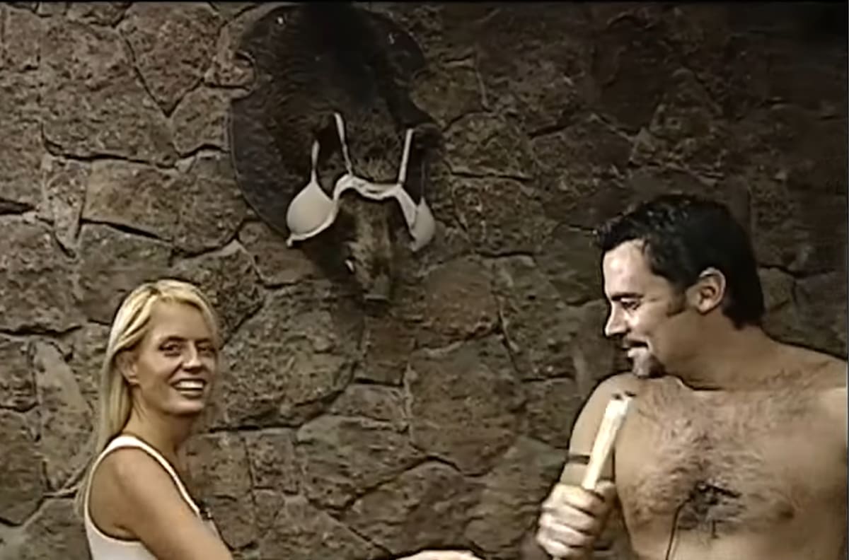 “Me dice que vamos a hacer stripper pool...”: La historia de cómo el sostén de Cecilia Bolocco terminó colgado en la casa de Felipe Camiroaga