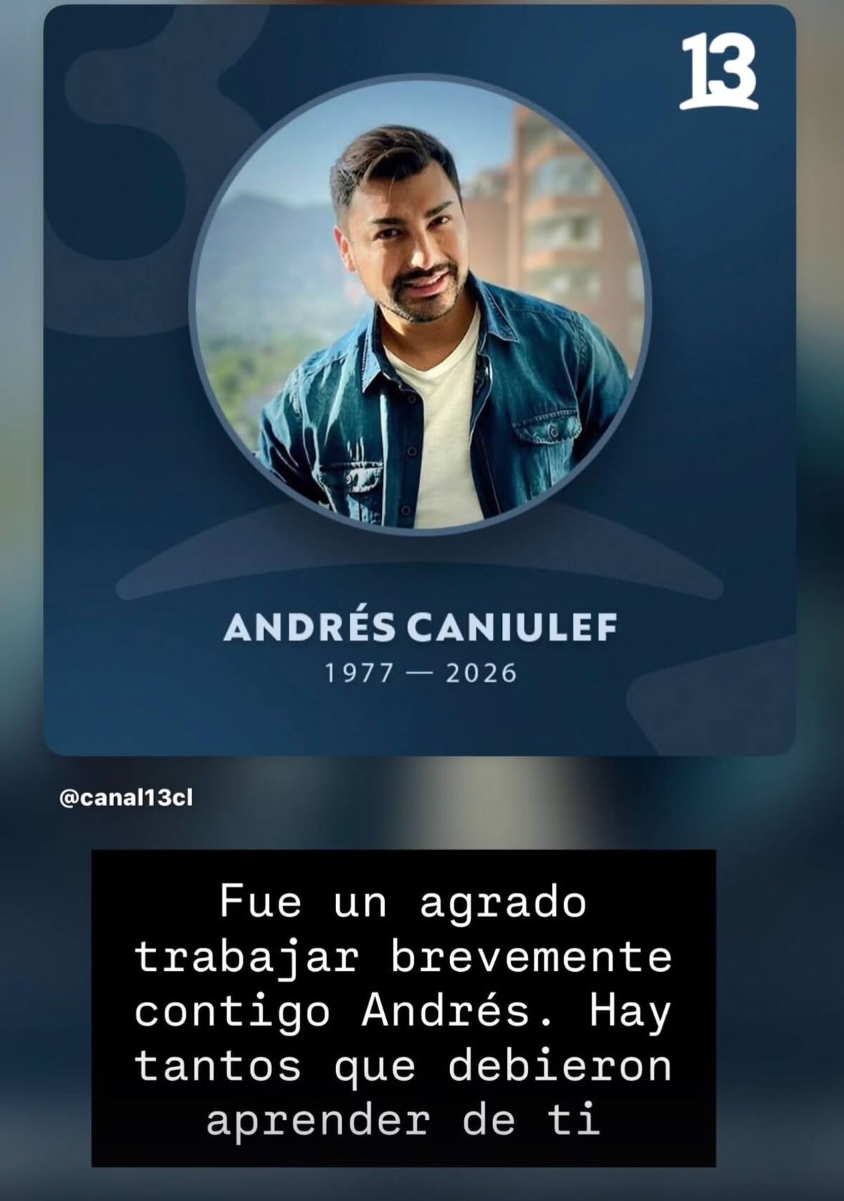 La periodista despidió a su colega.