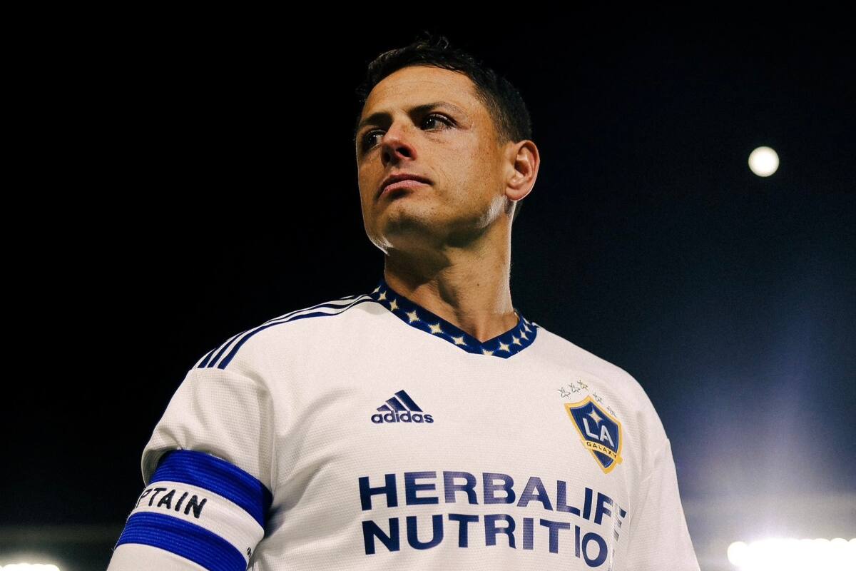 Chicharito Hernández fue operado hace dos semanas de la rodilla.