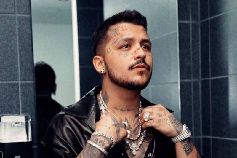 Christian Nodal quiere dejar a un lado ese momento de su vida.