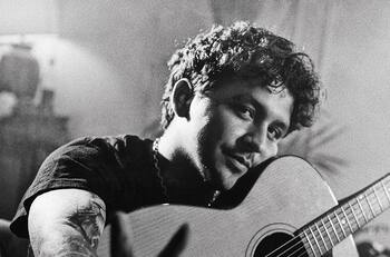 Músicos e influencers "despiden de la soltería" a Christian Nodal