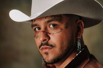 Equipo de seguridad de Christian Nodal pelea con la prensa al terminar un show del cantante
