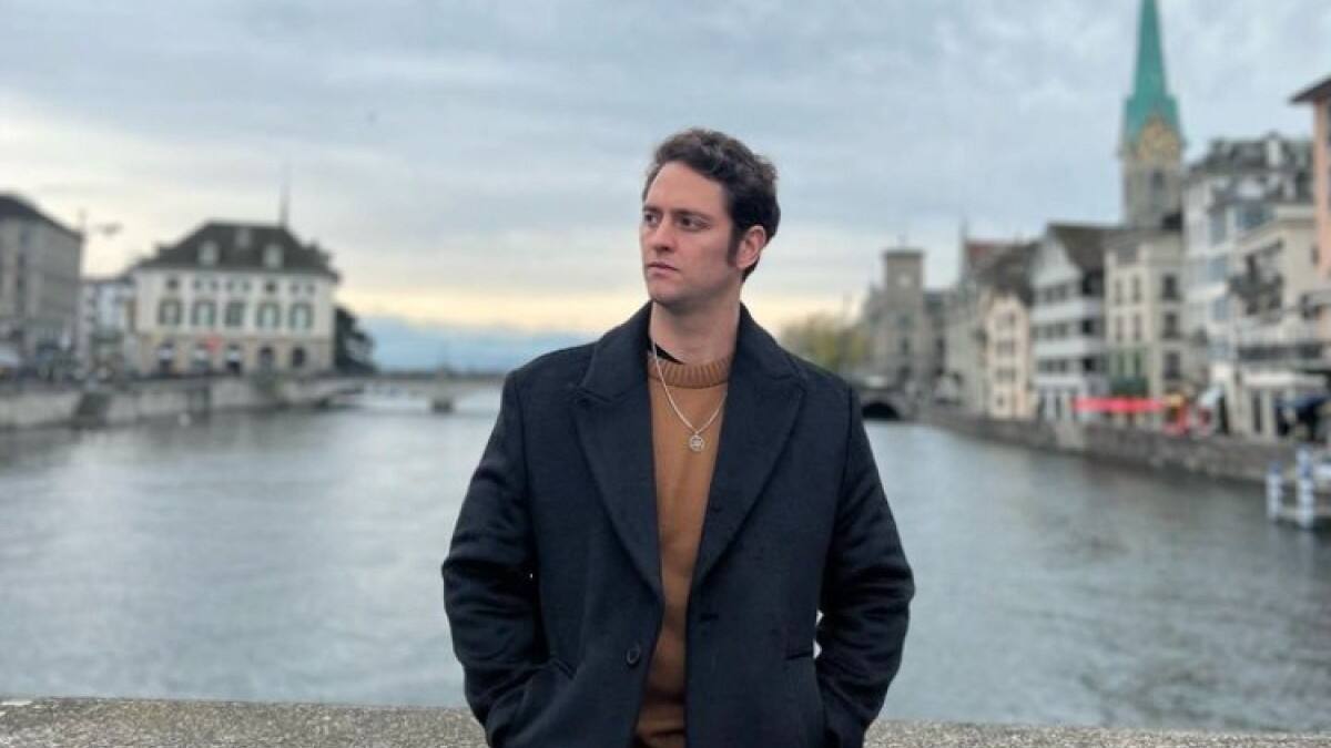 Christopher Uckermann complace a fan en pleno metro de Suecia y se echa un palomazo
