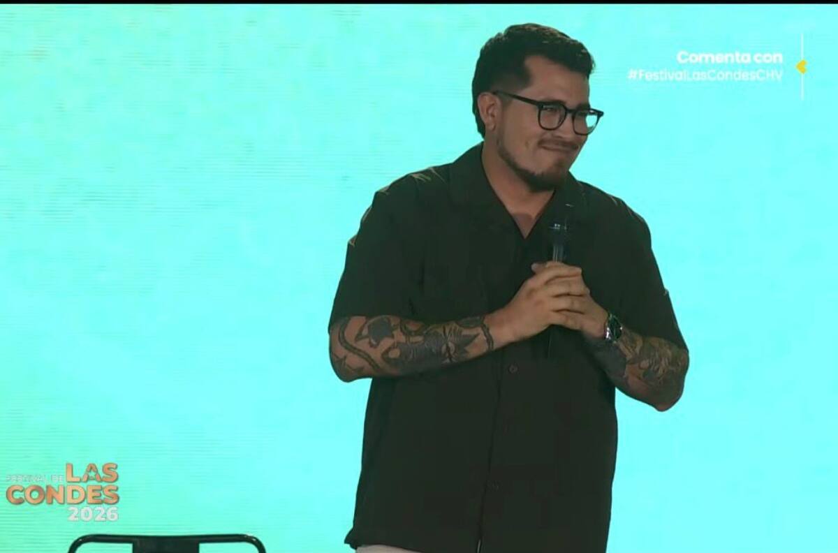 “Con el puesto lleno de motos”: el chiste de Claudio Michaux sobre extranjeros que desató risas en el festival de Las Condes
