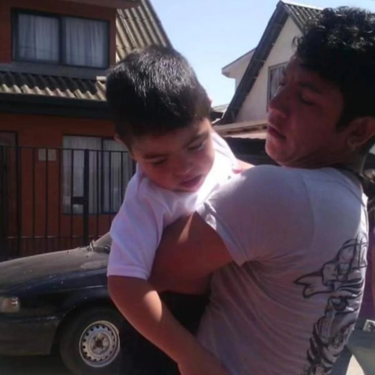 Junto a su hijo, Lukas. Foto: Instagram.