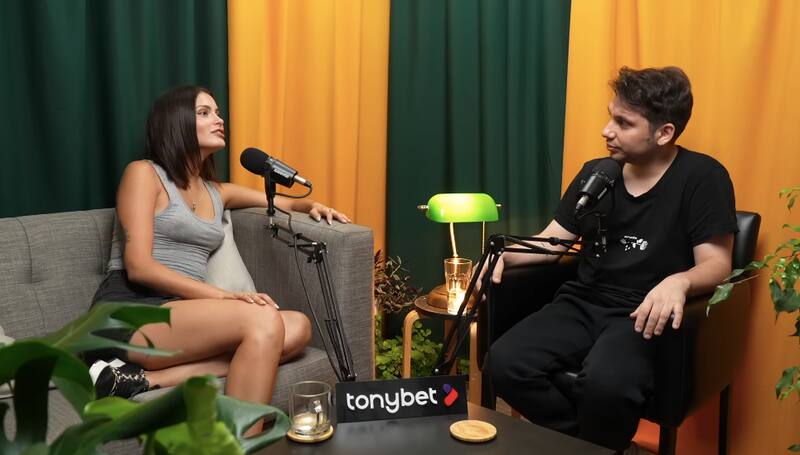 Constanza Capelli habló sobre su polémica con la Reina de Chile en el podcast de Fabrizio Copano.