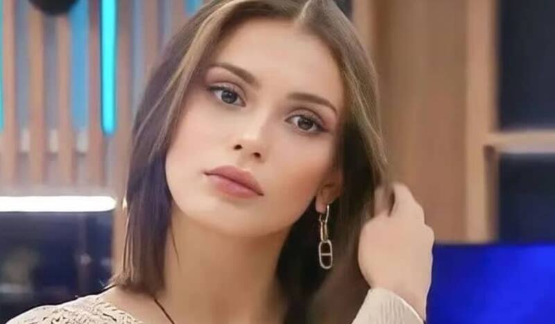 Constanza Capelli firmó para ser rostro de un canal de televisión.