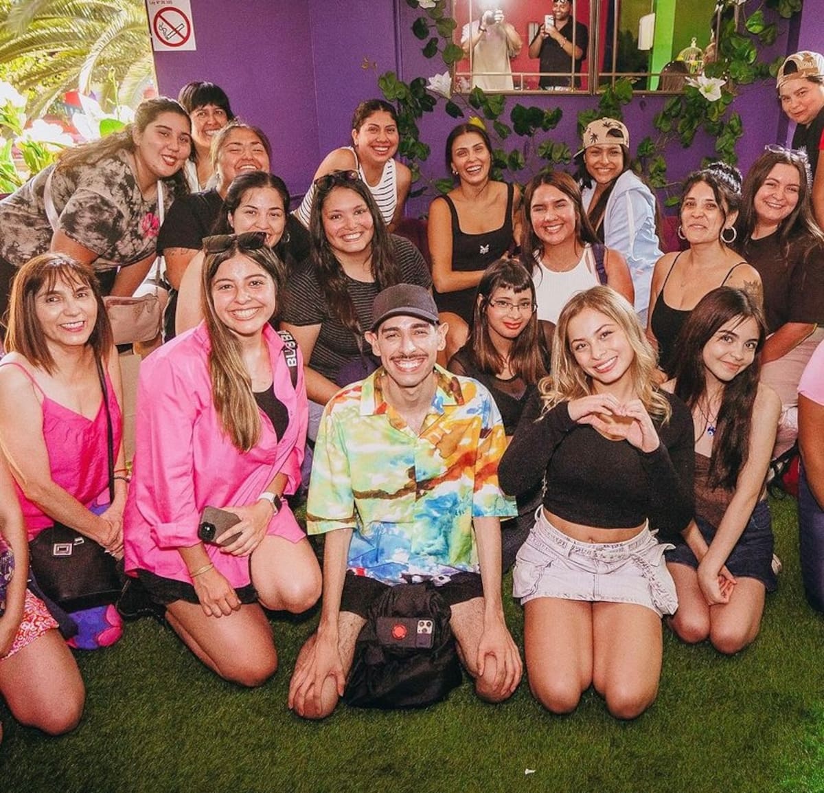 Constanza Capelli, Skarleth Labra y Viviana Acevedo en el clóset sale.