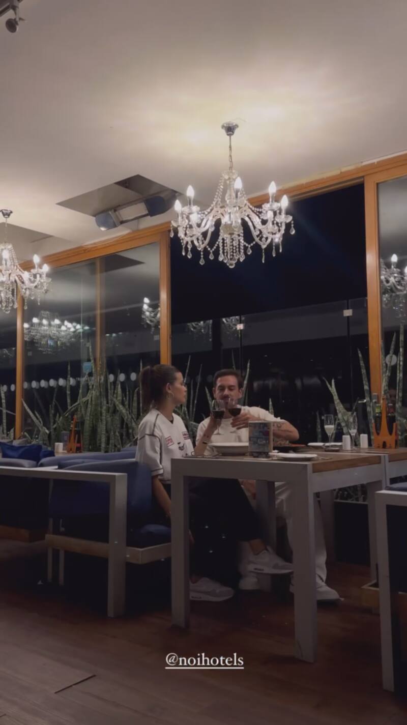 disfrutaron de una romántica cena.