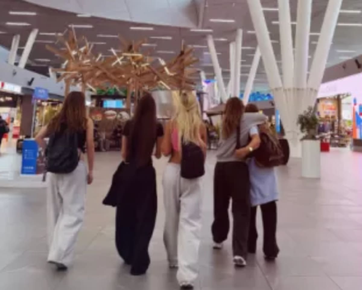 La empresaria se fue de viaje con sus hijas y su madre.