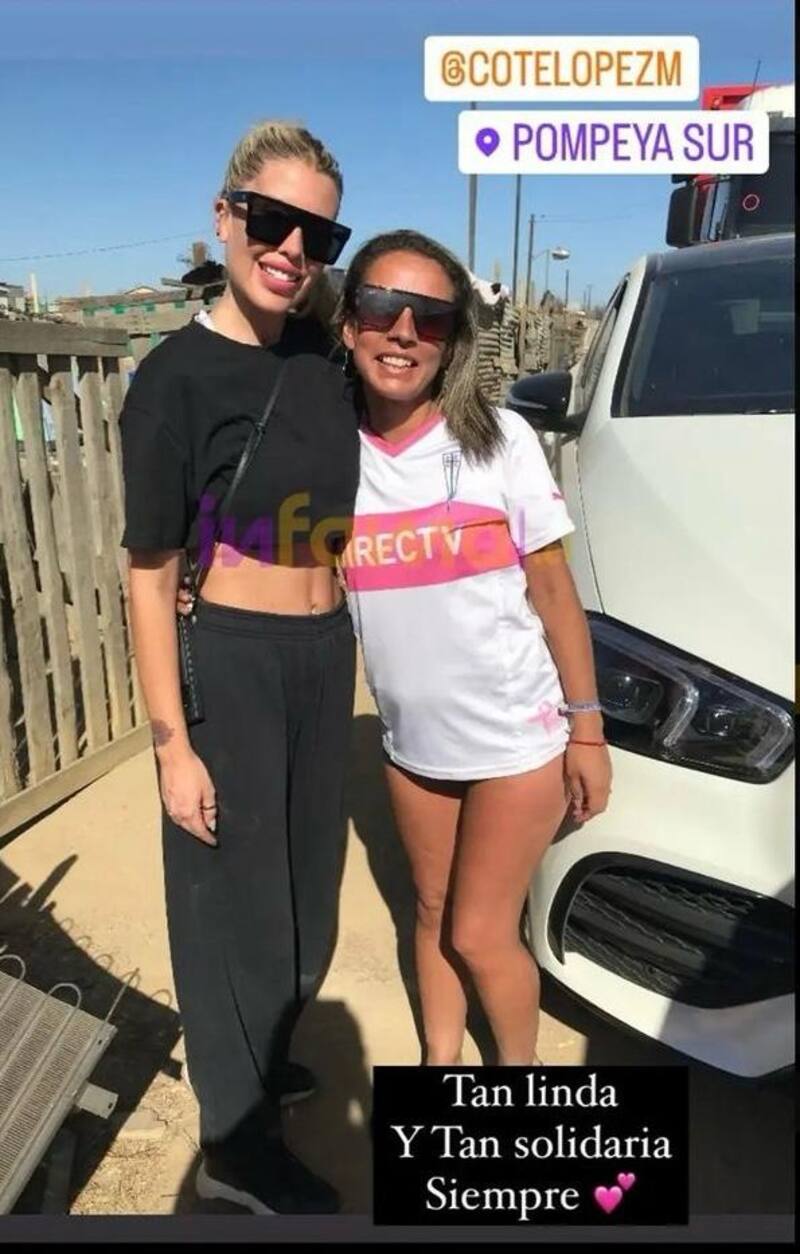 Coté López escucha testimonios de la gente afectada por los incendios.