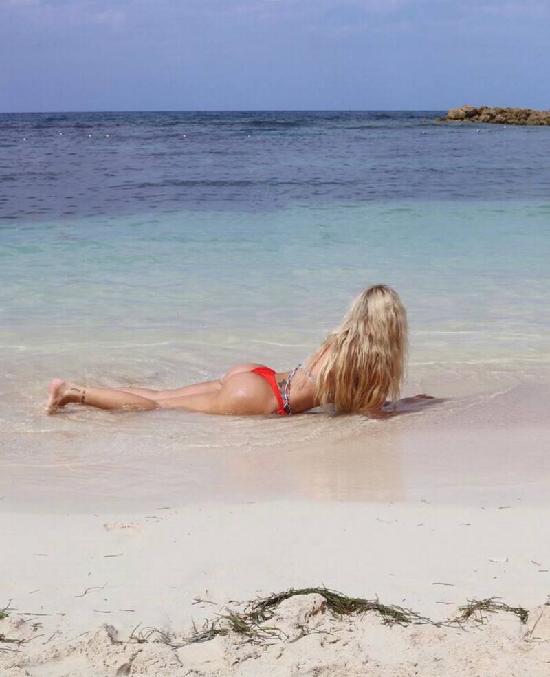 "Coté" López posando en la orilla del mar. - Créditos: Captura de pantalla Instagram