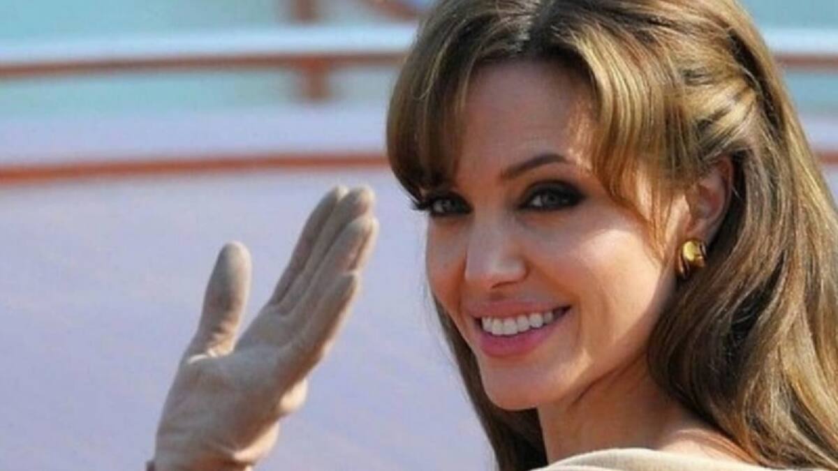 Angelina Jolie se suma a Instagram para enviar potente mensaje por situación de mujeres afganas