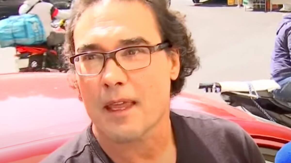 Eduardo Yáñez vuelve a explotar contra la prensa y evita reponder los cuestionamientos
