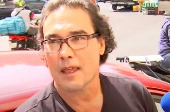 Eduardo Yáñez vuelve a explotar contra la prensa y evita reponder los cuestionamientos