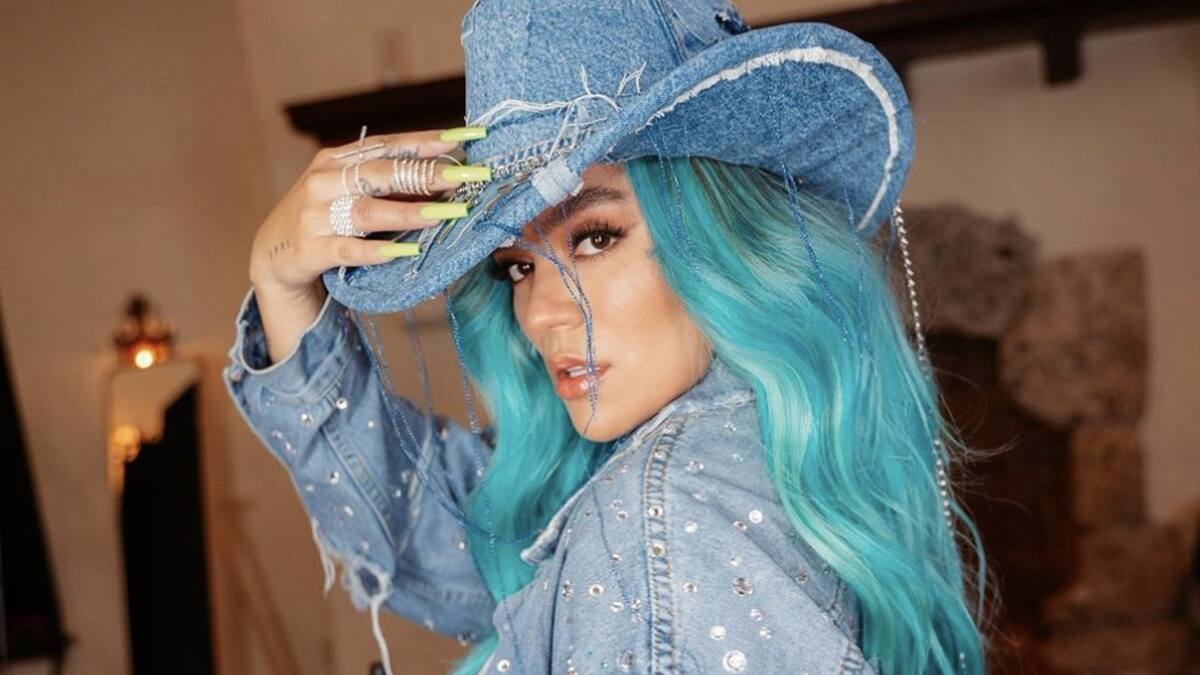 Karol G sorprende a sus seguidores en concierto improvisado